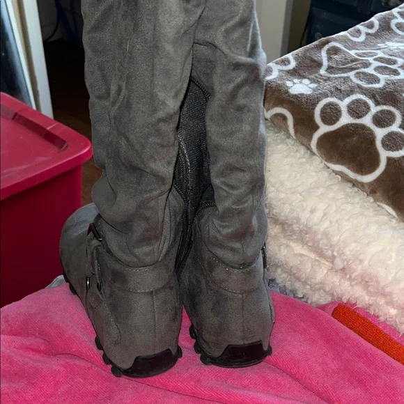 Stylish Gray Women's Boots - Picture 10 of 10